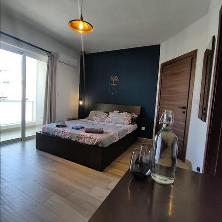 Airport Accommodation Bedroom With Your Own Private Bathroom Self Check In And Self Check Out Air-Condition Included Mqabba Exterior foto