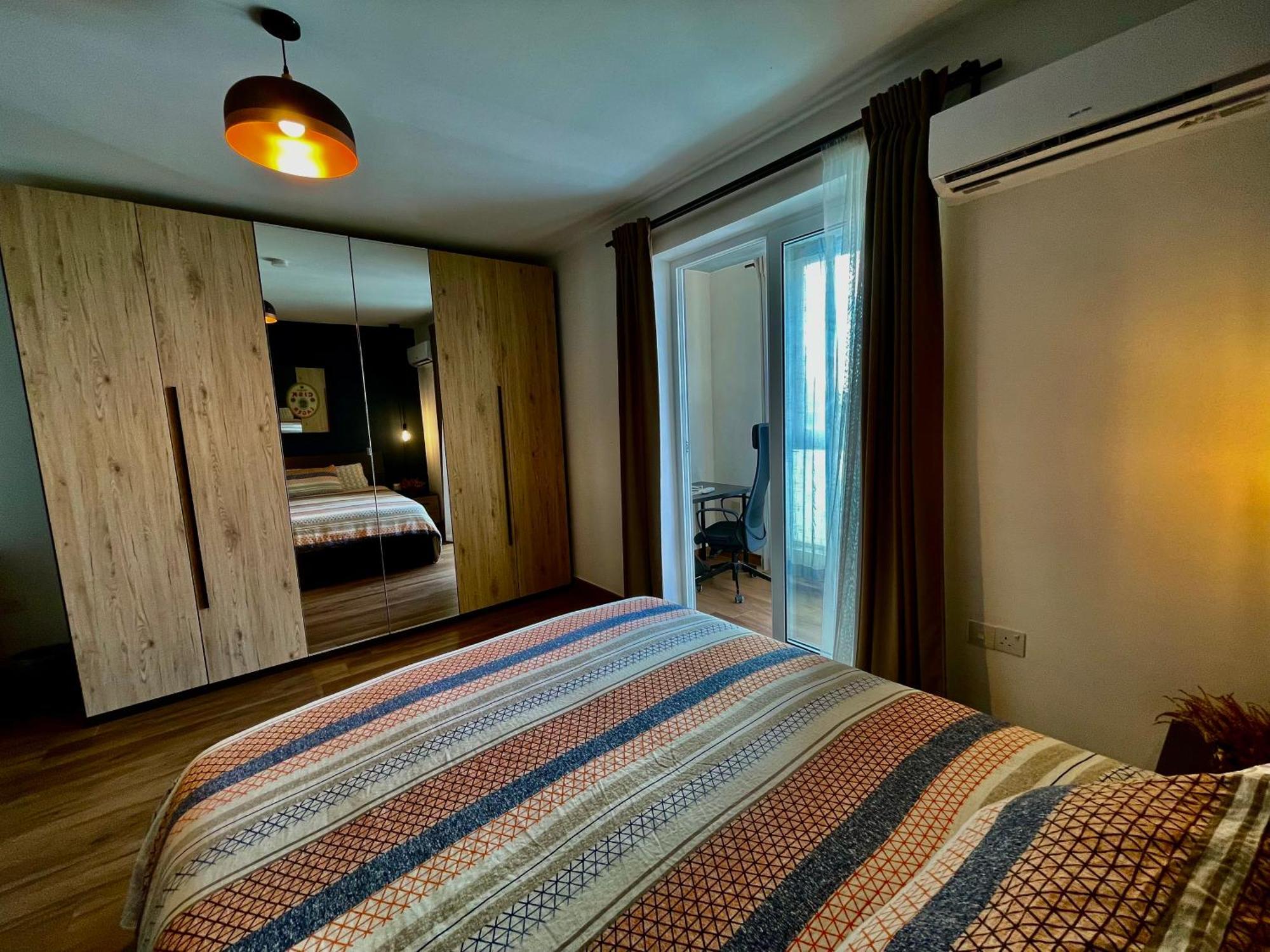 Airport Accommodation Bedroom With Your Own Private Bathroom Self Check In And Self Check Out Air-Condition Included Mqabba Exterior foto